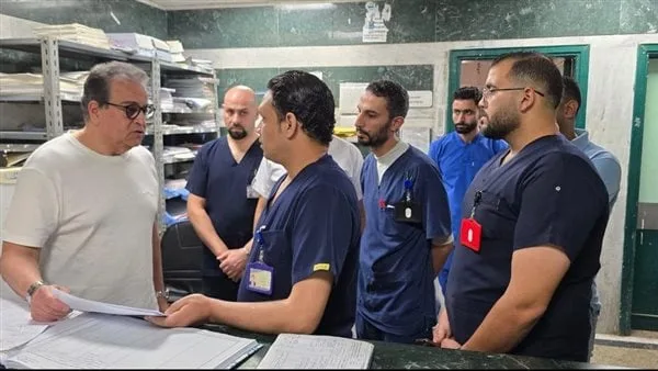 وزير الصحة يشيد بانتظام العمل ويوجه بصرف مكافأة لجميع العاملين والإداريين بمستشفى البنك الأهلي وزير الصحة يشيد بانتظام العمل ويوجه بصرف مكافأة لجميع العاملين والإداريين بمستشفى البنك الأهلي