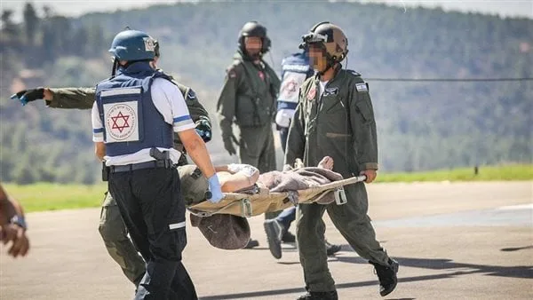 وسائل إعلام إسرائيلية: إجلاء 4 جنود وضباط مصابين من قطاع غزة 3 منهم في حالة خطرة وسائل إعلام إسرائيلية: إجلاء 4 جنود وضباط مصابين من قطاع غزة 3 منهم في حالة خطرة