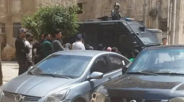 وسط تشديدات أمنية.. المتهم بذبح زوجته يمثل الجريمة أمام جهات التحقيق ببورسعيد| صور