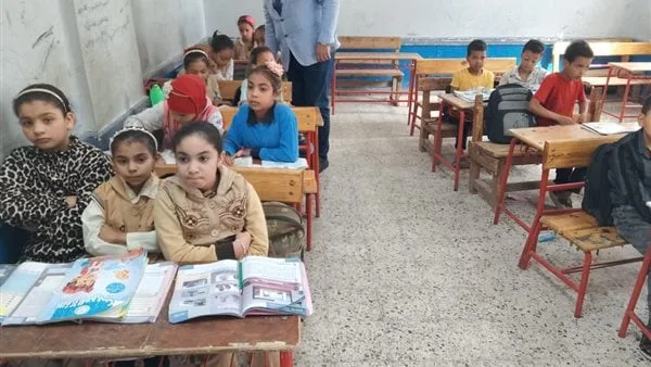 وكيل تعليم قنا: إرسال إنذارات للطلاب المتغيبين بشكل فوري ودون تهاون وكيل تعليم قنا: إرسال إنذارات للطلاب المتغيبين بشكل فوري ودون تهاون