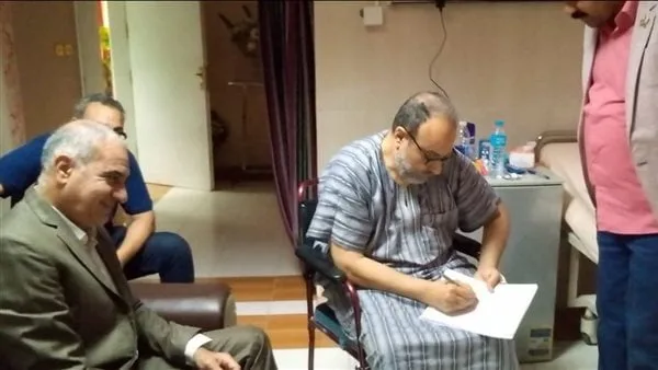 يباشر عمله من غرفة الإفاقة.. تحسن الحالة الصحية لمدير مستشفيات جامعة أسوان