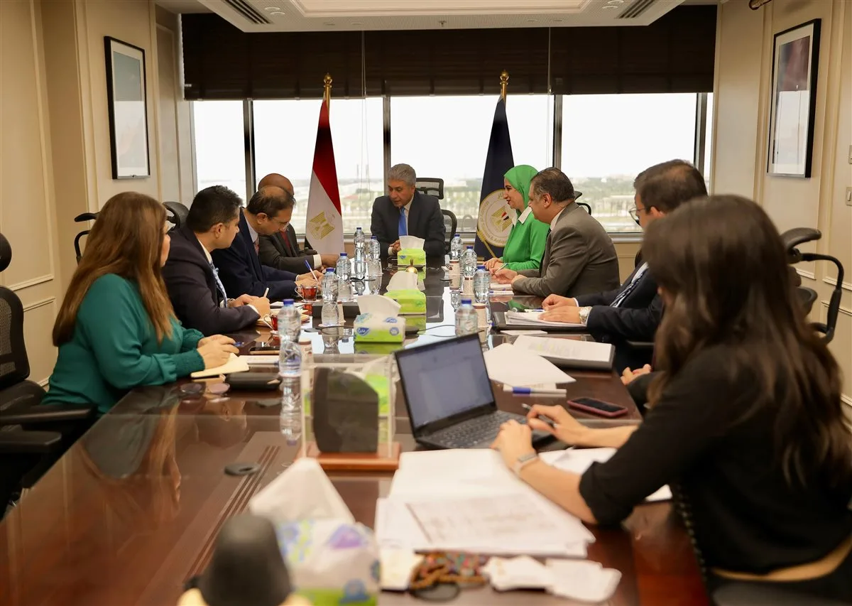 وزير السياحة يلتقي سكرتير عام منظمة الدول الثماني النامية للتعاون الاقتصادي والوفد المرافق له| صور