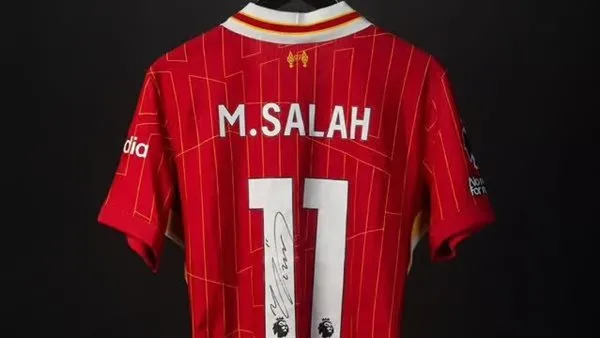 أعلى سعر بتاريخ ليفربول.. بيع قميص محمد صلاح في مباراة توتنهام بـ 15 ألف جنيه إسترليني