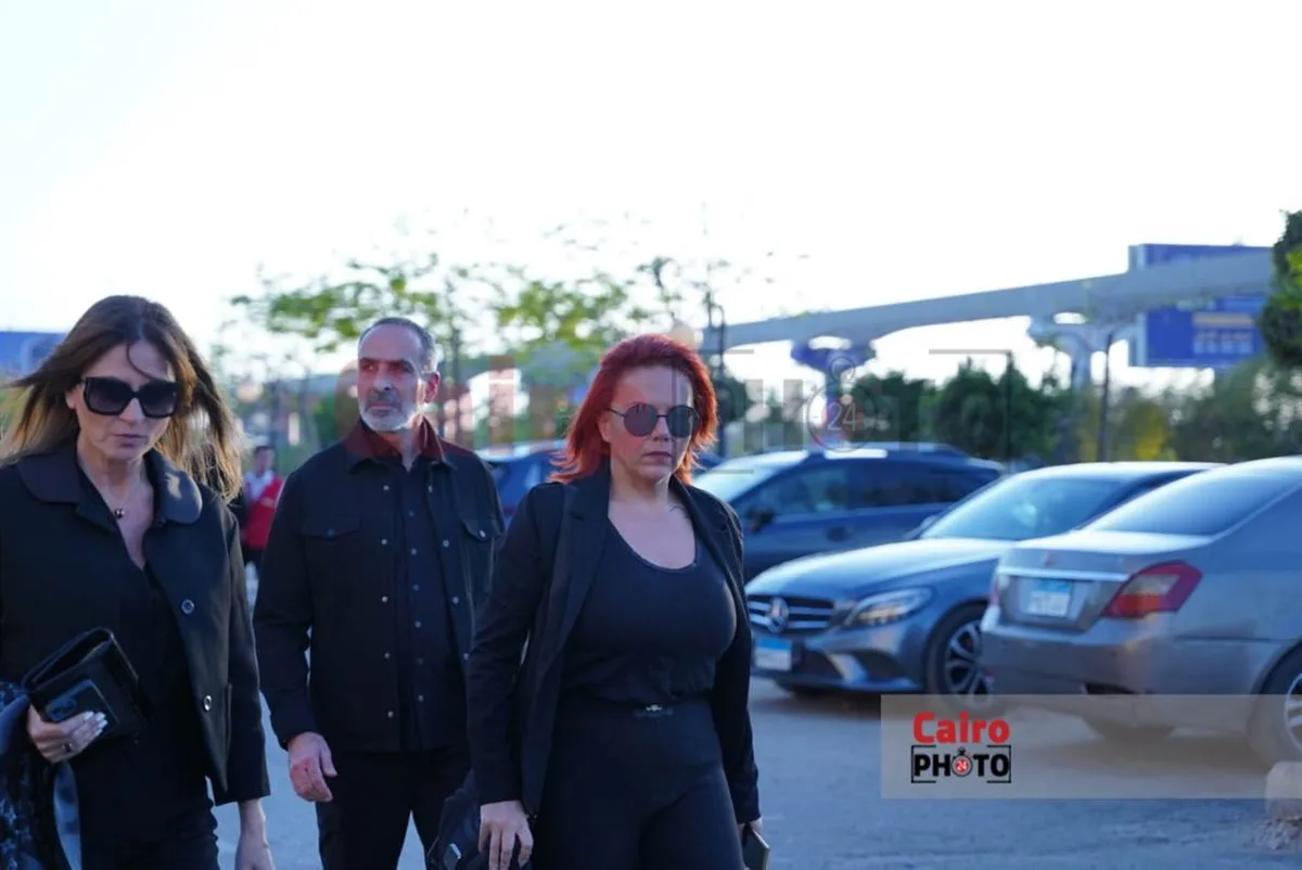 إلهام شاهين وهالة سرحان ودينا فؤاد وبتول عرفة يقدمن واجب العزاء في وليد مصطفى رئيس مجلس أمناء القاهرة 24 إلهام شاهين وهالة سرحان ودينا فؤاد وبتول عرفة يقدمن واجب العزاء في وليد مصطفى رئيس مجلس أمناء القاهرة 24