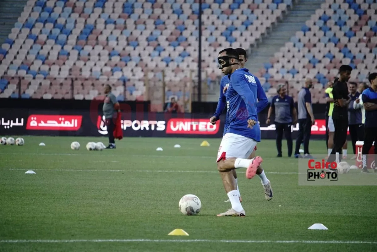 ناصر منسي يرتدي قناع وجه قبل مواجهة الزمالك والبنك الأهلي في الدوري ناصر منسي يرتدي قناع وجه قبل مواجهة الزمالك والبنك الأهلي في الدوري