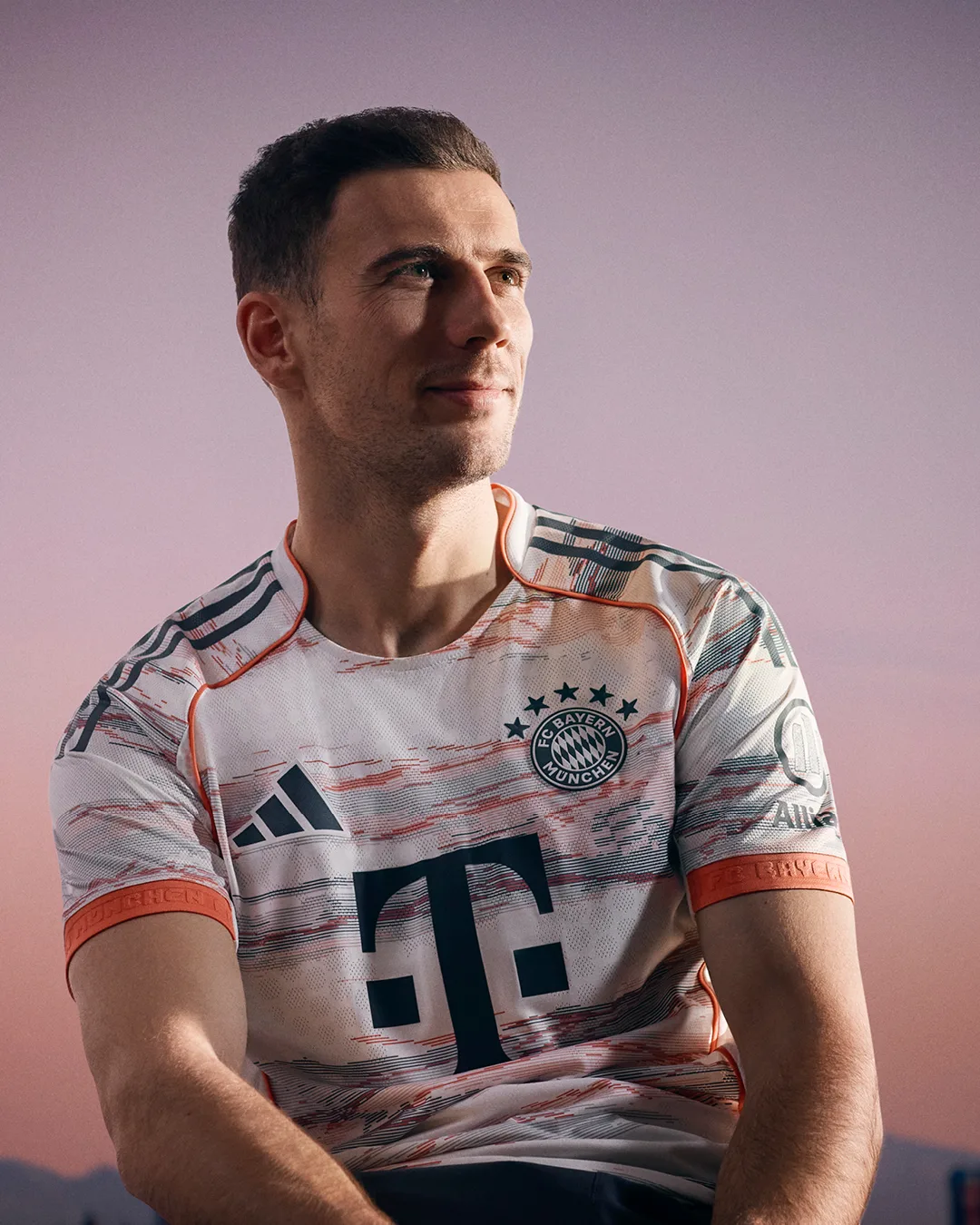 بايرن ميونخ يعلن قميصه الاحتياطي للموسم الجديد| صور