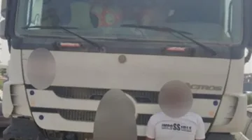 بعد تداول فيديو له أثناء القيادة برعونة.. القبض علي سائق سيارة نقل خلاط بالتجمع