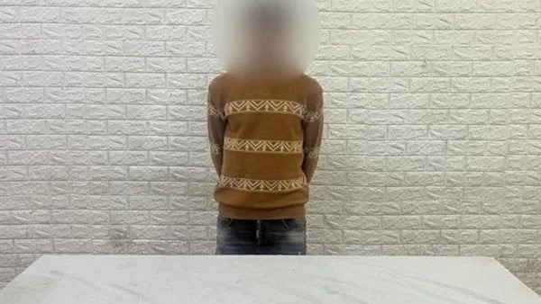 حبس عاطل لاتهامه بسرقة مبلغ مالي من داخل محل بالخليفة