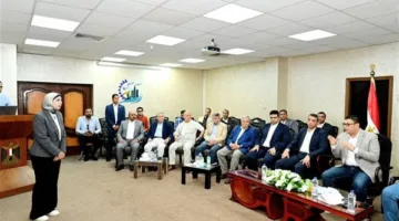 وزير الإسكان يعقد اجتماعا بمقر جهاز السويس الجديدة لمتابعة المشروعات التنموية بالمدينة