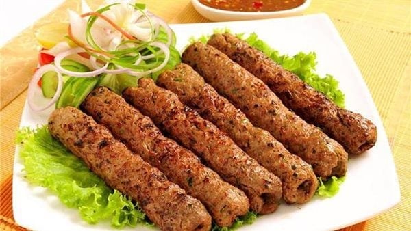 مقادير عمل كفتة الدجاج بصلصة الكزبرة والريحان