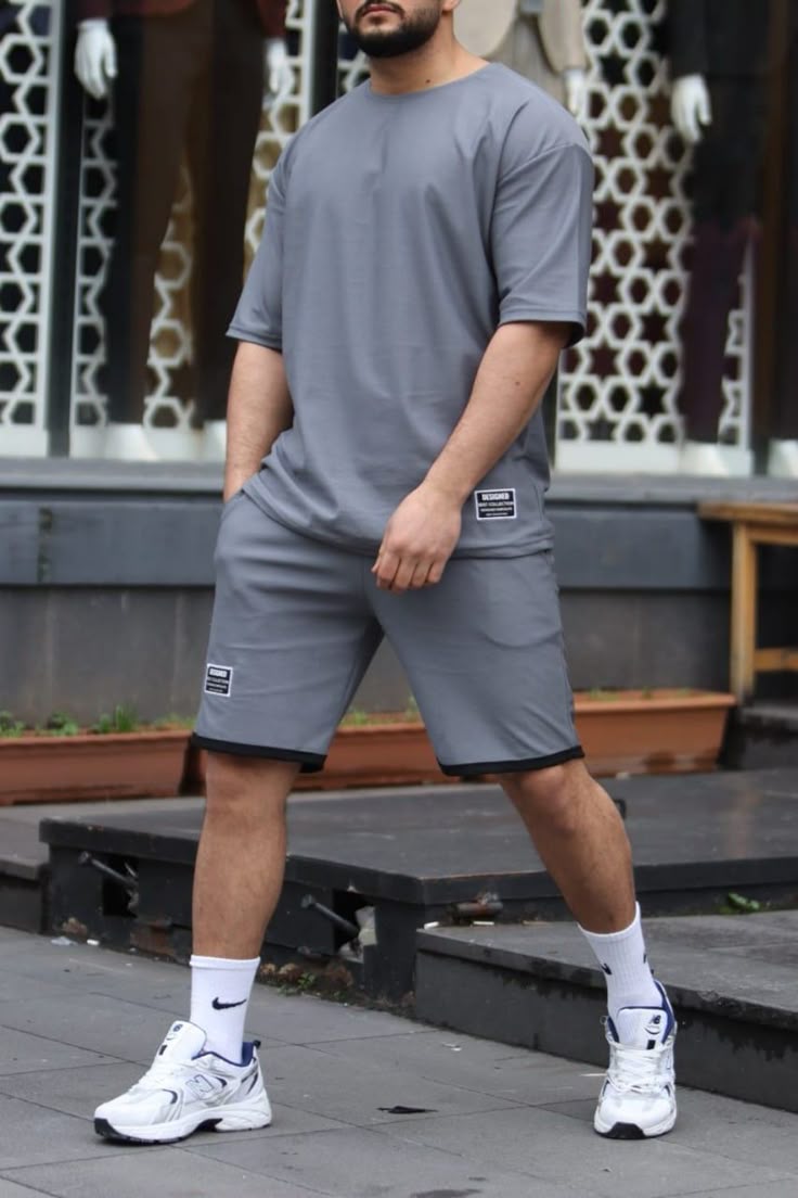 ملابس صيفية مريحة وعملية للرجال 