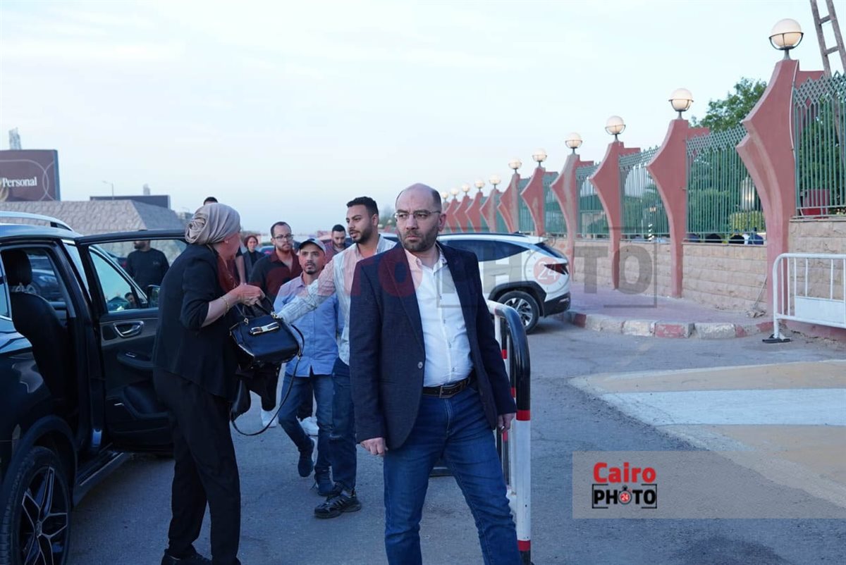 بدء عزاء الدكتور وليد مصطفى رئيس مجلس أمناء القاهرة 24 بشرطة زايد.. وعمرو الفقي وإسماعيل فرغلي أول الحاضرين