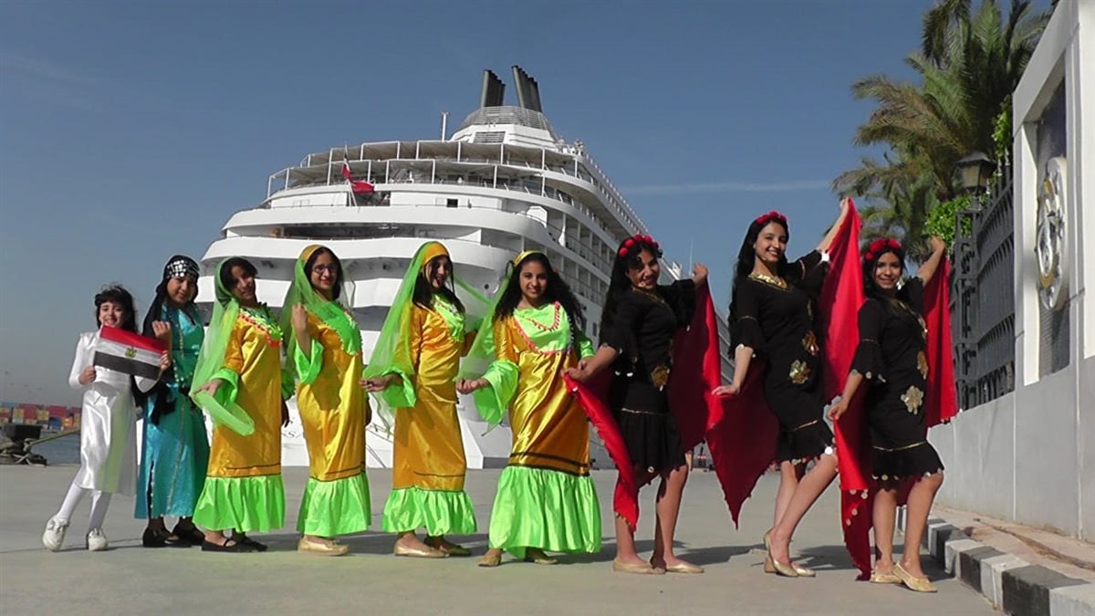 قادمة من قبرص.. ميناء الإسكندرية يستقبل السفينة السياحية Seven Seas Navigator