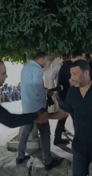 المخرج خالد يوسف ومحمد جمعة يقدمان واجب العزاء في حماة المنتج محمد السبكي بمسجد الحامدية الشاذلية
