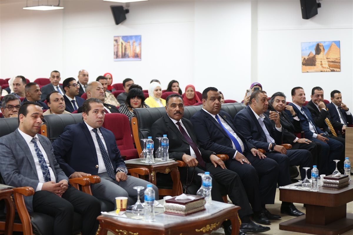 منح محمد كمال زمالة كلية الدفاع الوطني عن رسالة دور الإعلام في مواجهة الفكر المتطرف