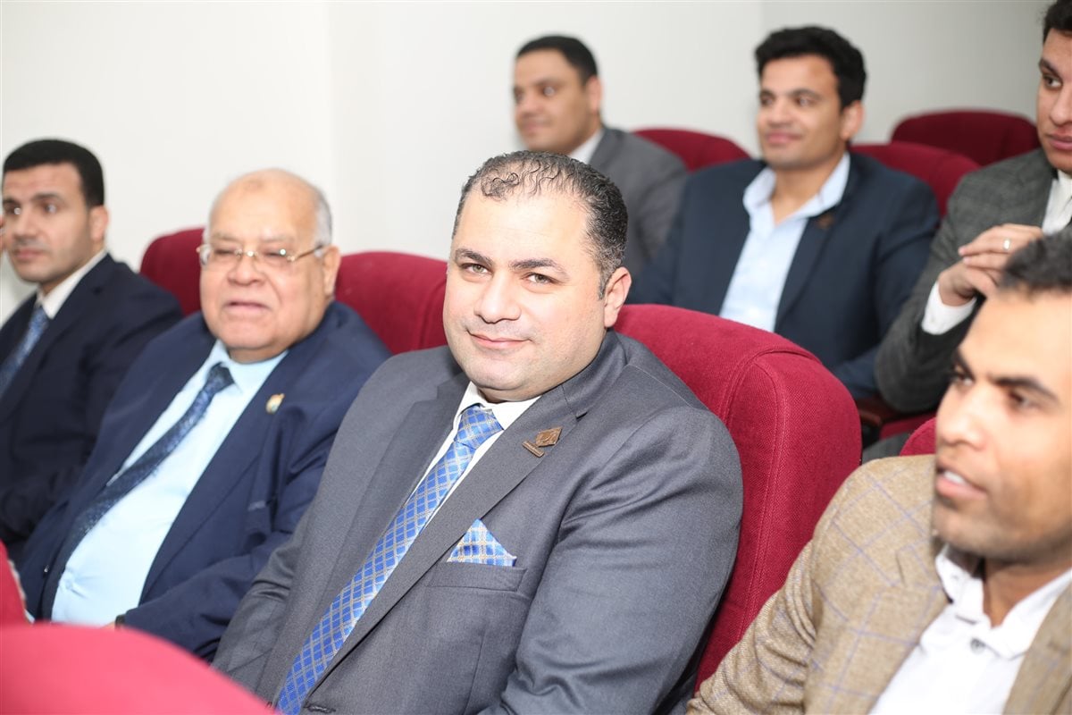 منح محمد كمال زمالة كلية الدفاع الوطني عن رسالة دور الإعلام في مواجهة الفكر المتطرف