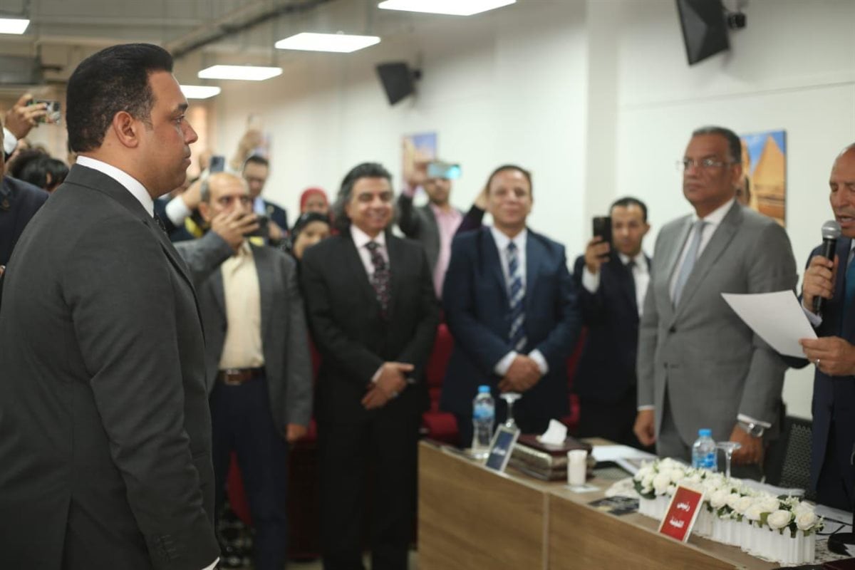 منح محمد كمال زمالة كلية الدفاع الوطني عن رسالة دور الإعلام في مواجهة الفكر المتطرف