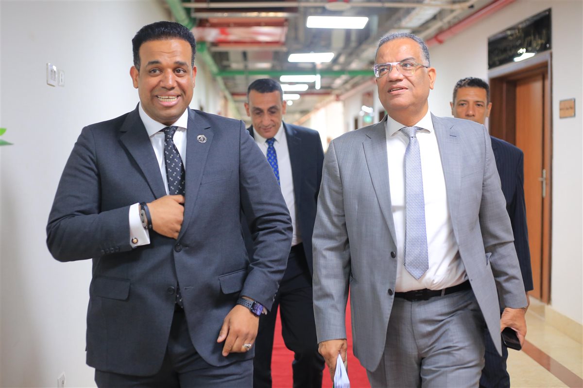 منح محمد كمال زمالة كلية الدفاع الوطني عن رسالة دور الإعلام في مواجهة الفكر المتطرف