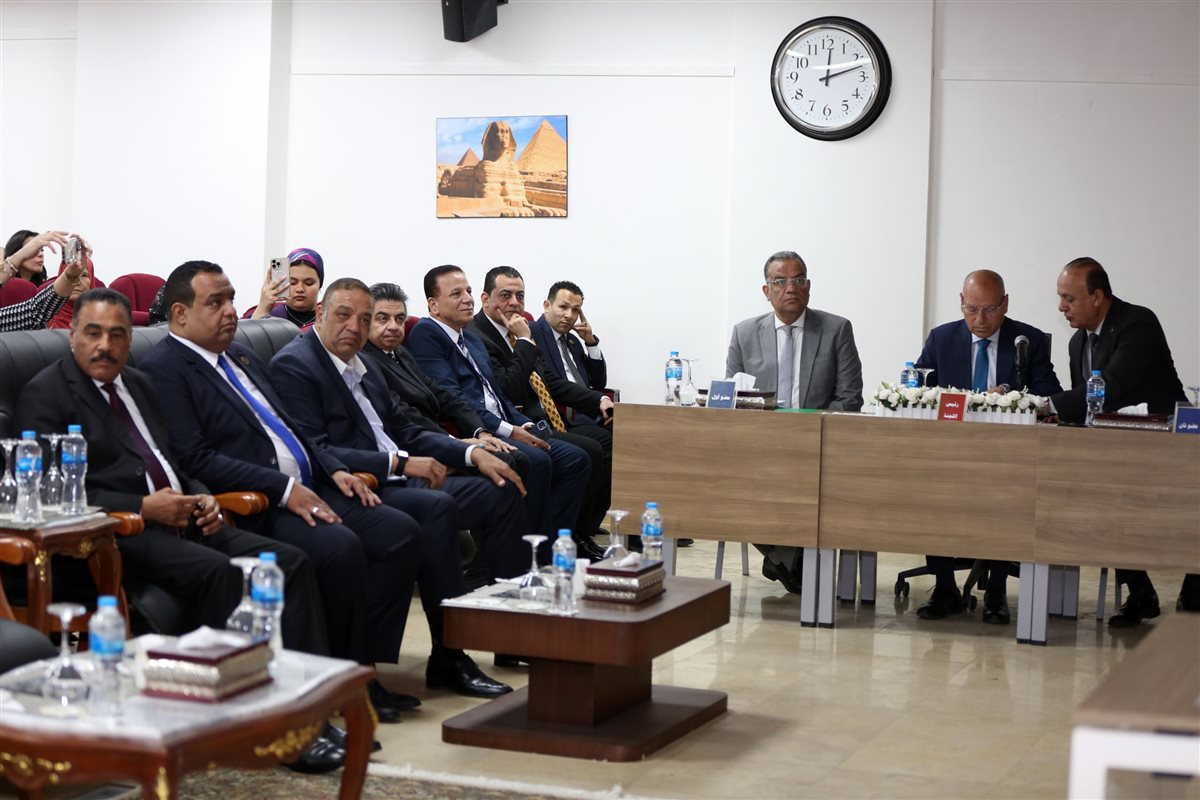 منح محمد كمال زمالة كلية الدفاع الوطني عن رسالة دور الإعلام في مواجهة الفكر المتطرف