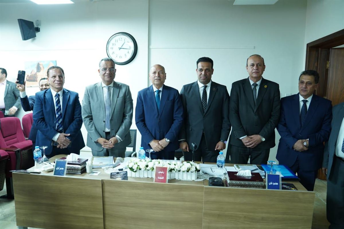 منح محمد كمال زمالة كلية الدفاع الوطني عن رسالة دور الإعلام في مواجهة الفكر المتطرف