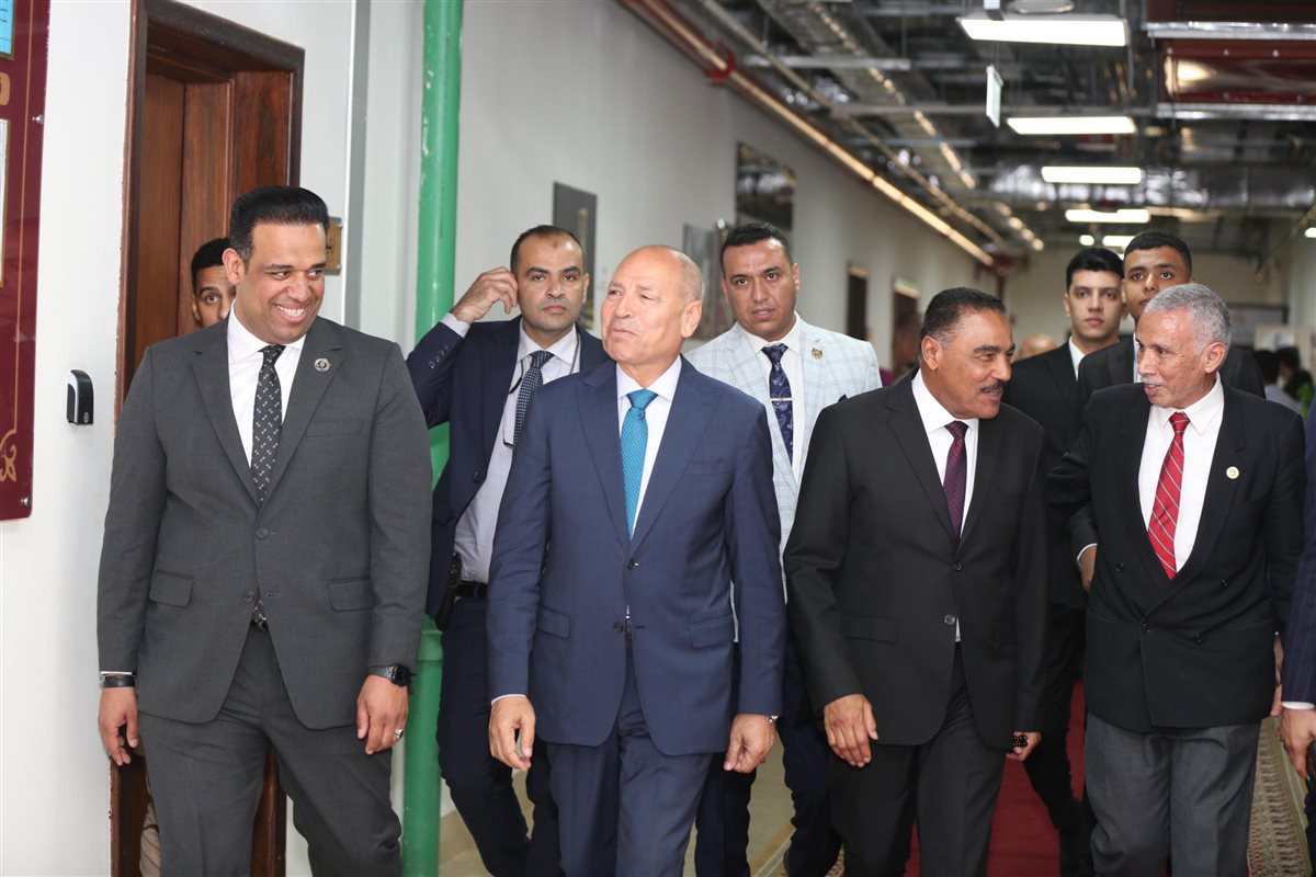 منح محمد كمال زمالة كلية الدفاع الوطني عن رسالة دور الإعلام في مواجهة الفكر المتطرف