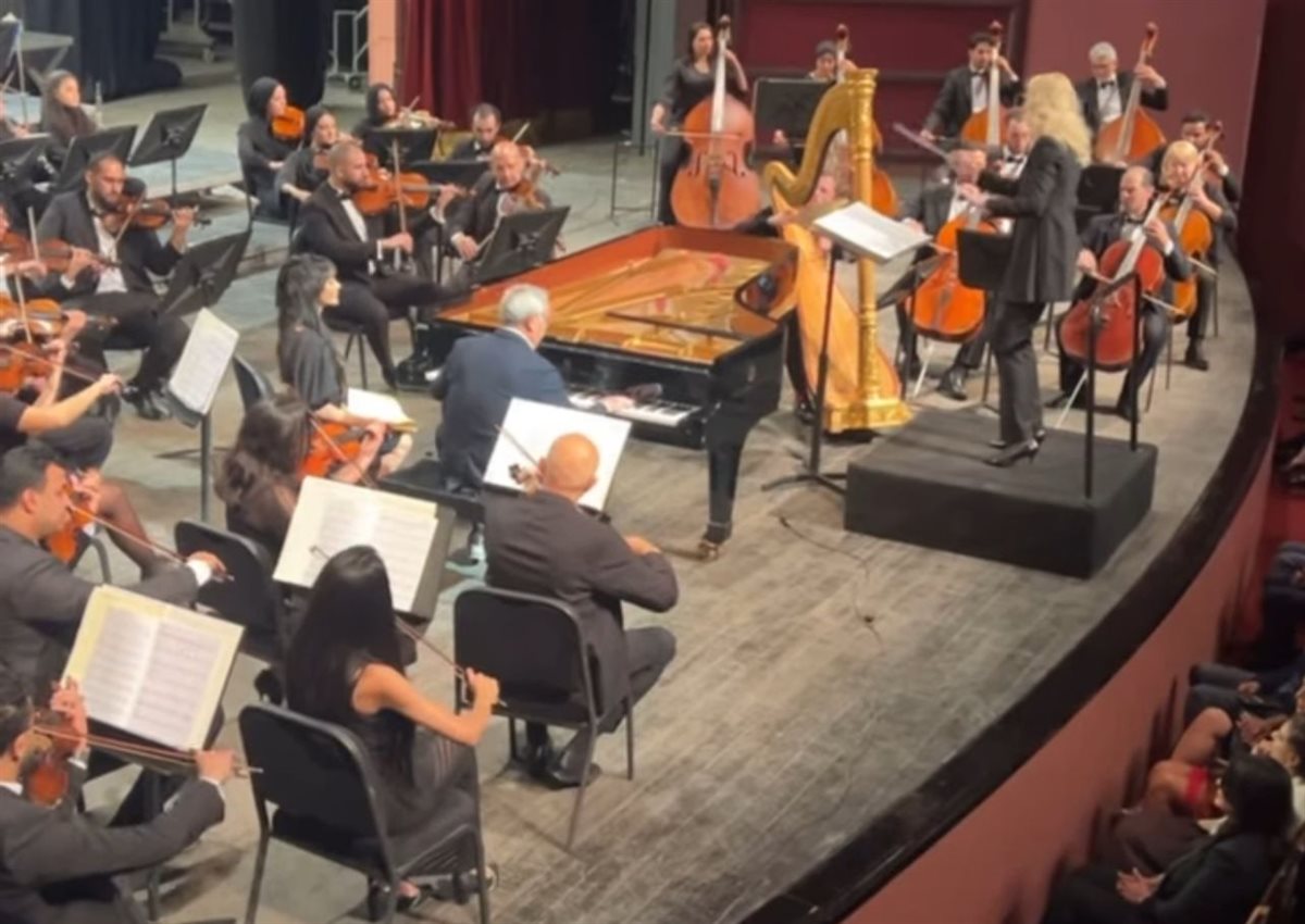 عائدها لصالح اللاجئين من غزة.. سميح ساويرس يبدع على البيانو في حفله بدار الأوبرا