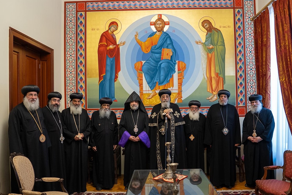  البابا تواضروس الثاني يزور مطرانية الأرمن الأرثوذكس في رومانيا