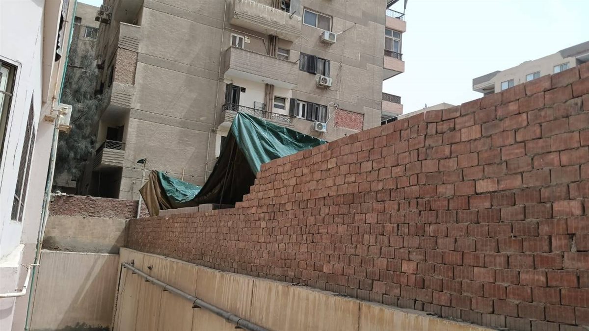 محافظة القاهرة: غلق وتشميع مخزن مخالف بقطعة أرض في مدينة نصر| صور