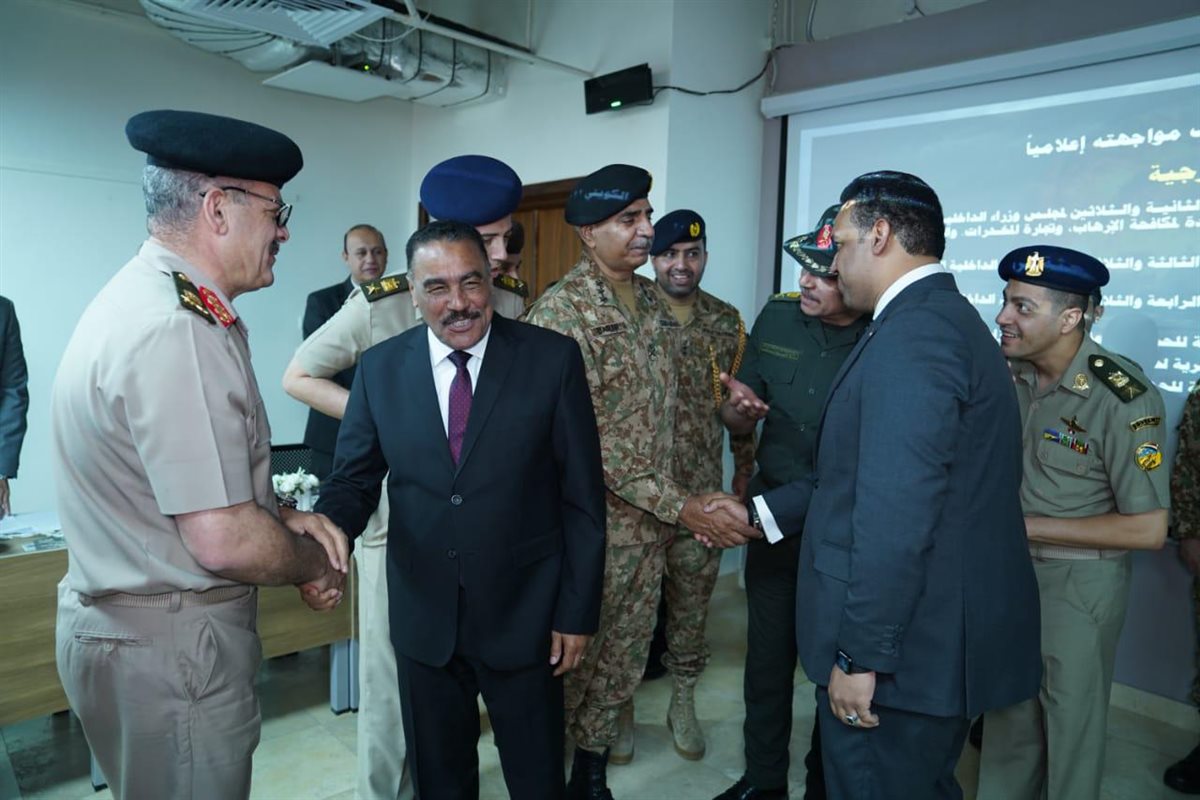 منح محمد كمال زمالة كلية الدفاع الوطني عن رسالة دور الإعلام في مواجهة الفكر المتطرف