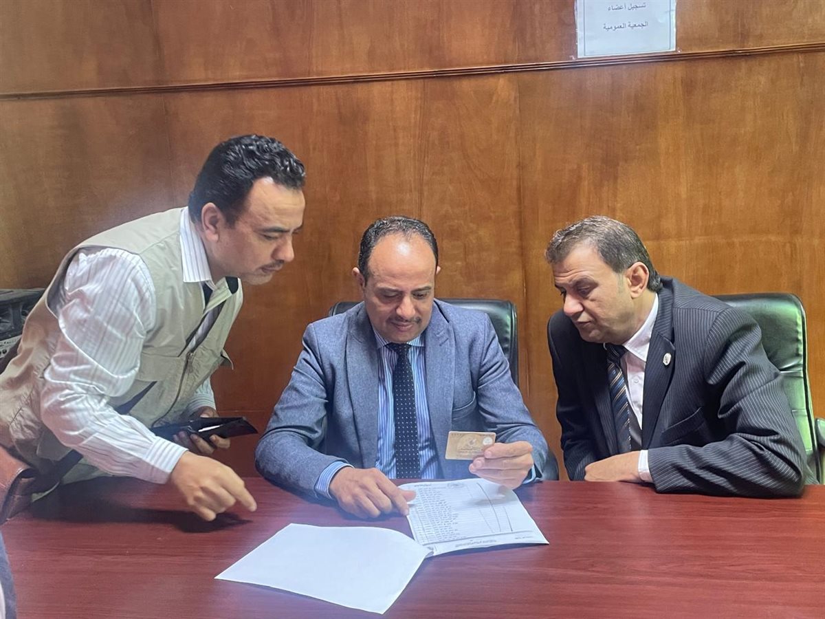 صحفيو الإسكندرية يواصلون تسجيل أسمائهم في كشوف الجمعية العمومية