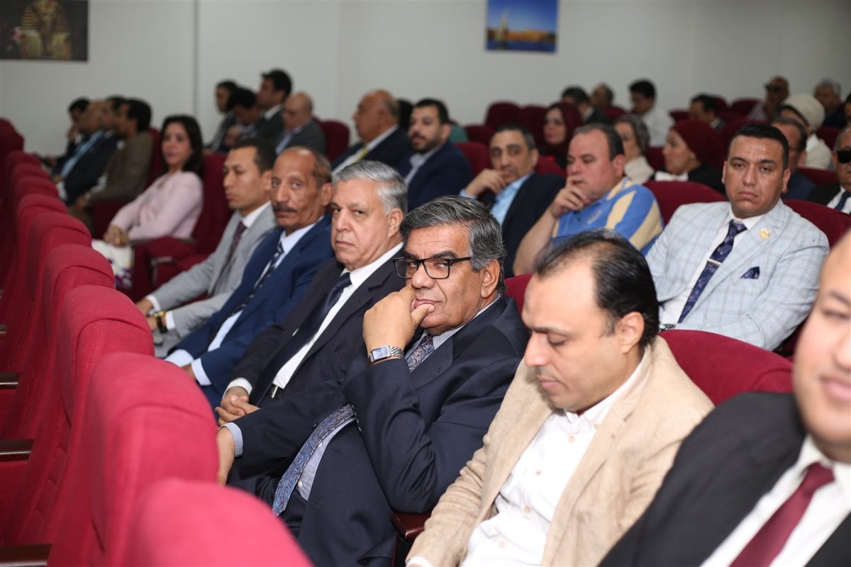 منح محمد كمال زمالة كلية الدفاع الوطني عن رسالة دور الإعلام في مواجهة الفكر المتطرف