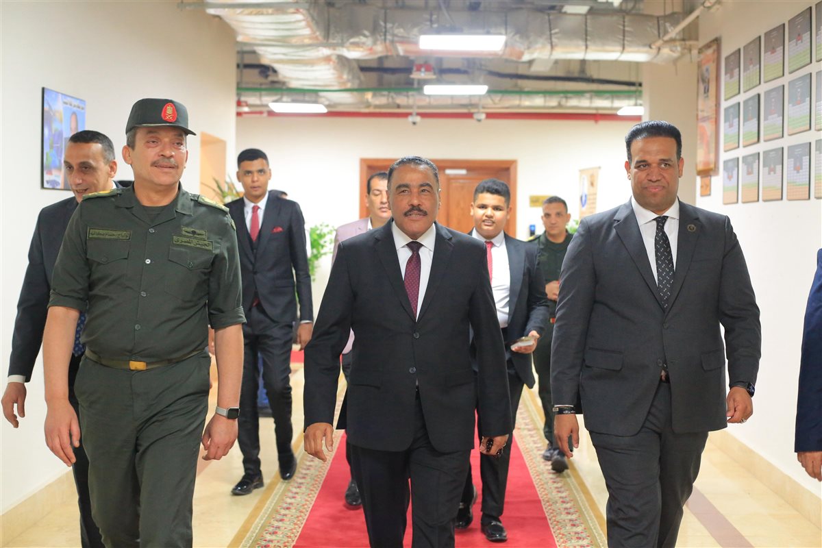 منح محمد كمال زمالة كلية الدفاع الوطني عن رسالة دور الإعلام في مواجهة الفكر المتطرف