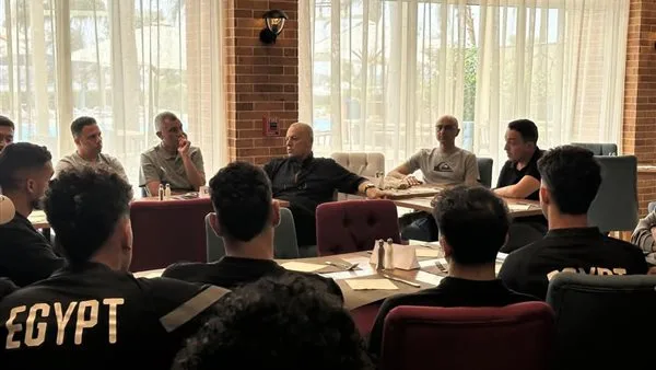 أبو ريدة يدعم منتخب الشباب قبل لقاء زامبيا بأمم إفريقيا