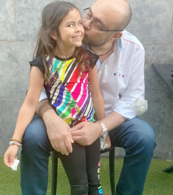 وليد مصطفى وابنته