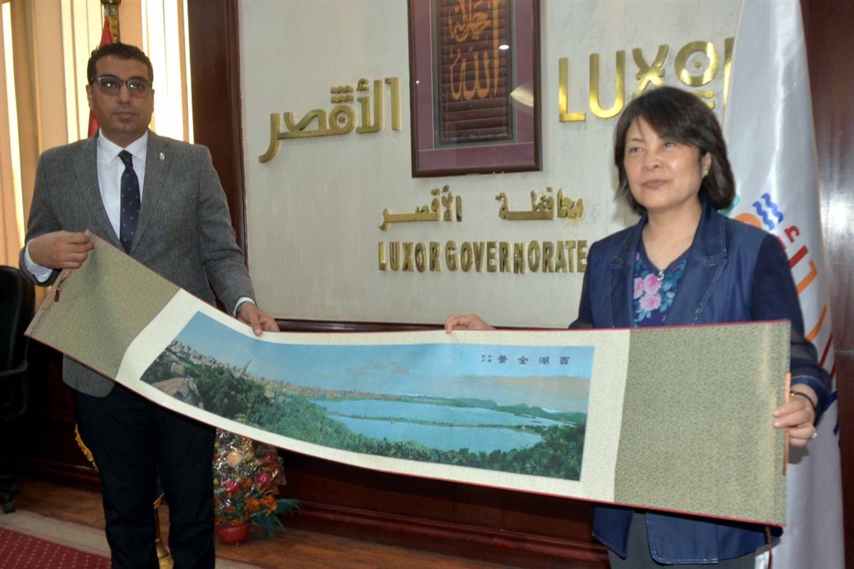 نائب محافظ الأقصر يستقبل وفد صينى 