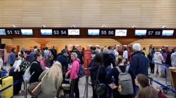 رواج سياحى كبير.. مطارا الغردقة ومرسى علم يستقبلان 141 رحلة طيران على مدار ساعات اليوم