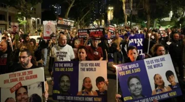 عائلات الأسرى الإسرائيليين: نتنياهو يضحّي بالمخطوفين ويطيل أمد الحرب لإنقاذ مستقبله