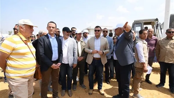وزير الإسكان يجري جولة موسعة لمتابعة سير العمل بمشروع حدائق تلال الفسطاط