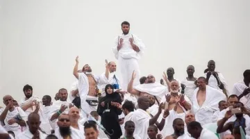 ما حكم هدي التمتع إذا حج الوكيل متمتعا مخالفا لما أمر به الموكل؟