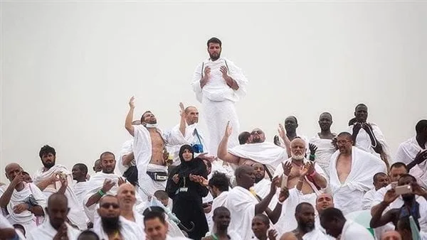 ما حكم هدي التمتع إذا حج الوكيل متمتعا مخالفا لما أمر به الموكل؟