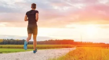 تمرين مدته 4 دقائق يوميًا ينشط جسمك بالكامل دون مغادرة المنزل.. تعرف على فوائده