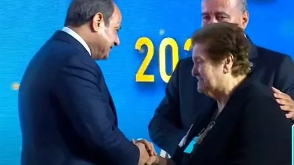في لفتة إنسانية.. الرئيس السيسي يمنح نوط الامتياز من الطبقة الثانية لـ نادية سليم
