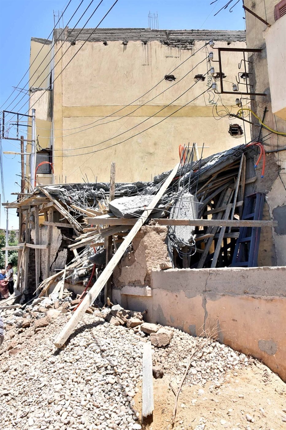 محافظ الأقصر يتابع تطبيق قرارات مجلس الوزراء