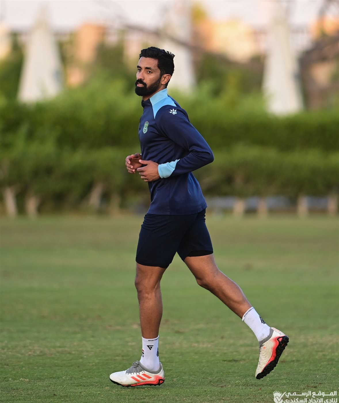 مصيلحي يؤازر الفريق قبل مباراة زد بالدوري الممتاز 