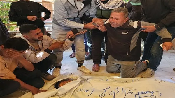 9 شهداء فلسطينيين خلال قصف الاحتلال منزلين في غزة 9 شهداء فلسطينيين خلال قصف الاحتلال منزلين في غزة