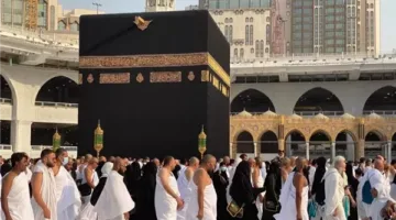 الكلام في الهاتف المحمول خلال الطواف.. اعرف رأي الشرع