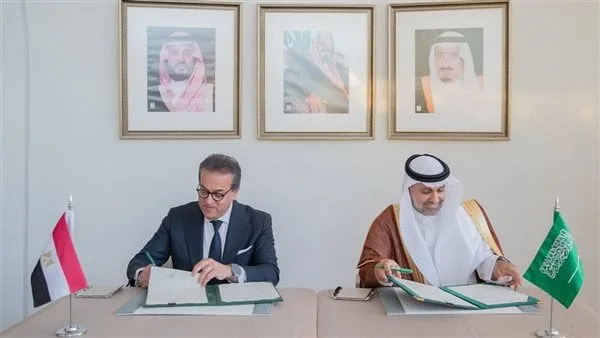 أبرزها الطب الافتراضي.. وزير الصحة يوقع مذكرة تفاهم مع نظيره السعودي لتبادل الخبرات في المجالات الصحية