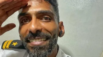 أحد البحارة: تحرك السفينة العالقة بالإمارات نحو ميناء في الشارقة