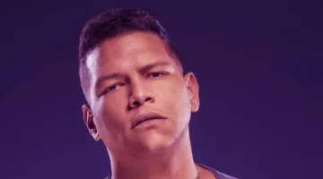 أحمد عبد الحميد يعلن خضوع ابنته الرضيعة لعملية جراحية دقيقة في المخ: ادعو لها