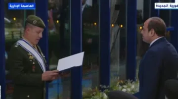 أعلى وشاح للرؤساء.. رئيس المجلس الدولي للرياضة العسكرية يمنح السيسي العضوية الفخرية ويسلمه وسام الاستحقاق